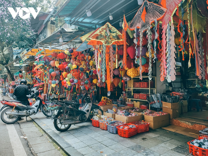 Một vài hình ảnh ghi nhận tại các "phố đồ chơi" ở Thủ đô.