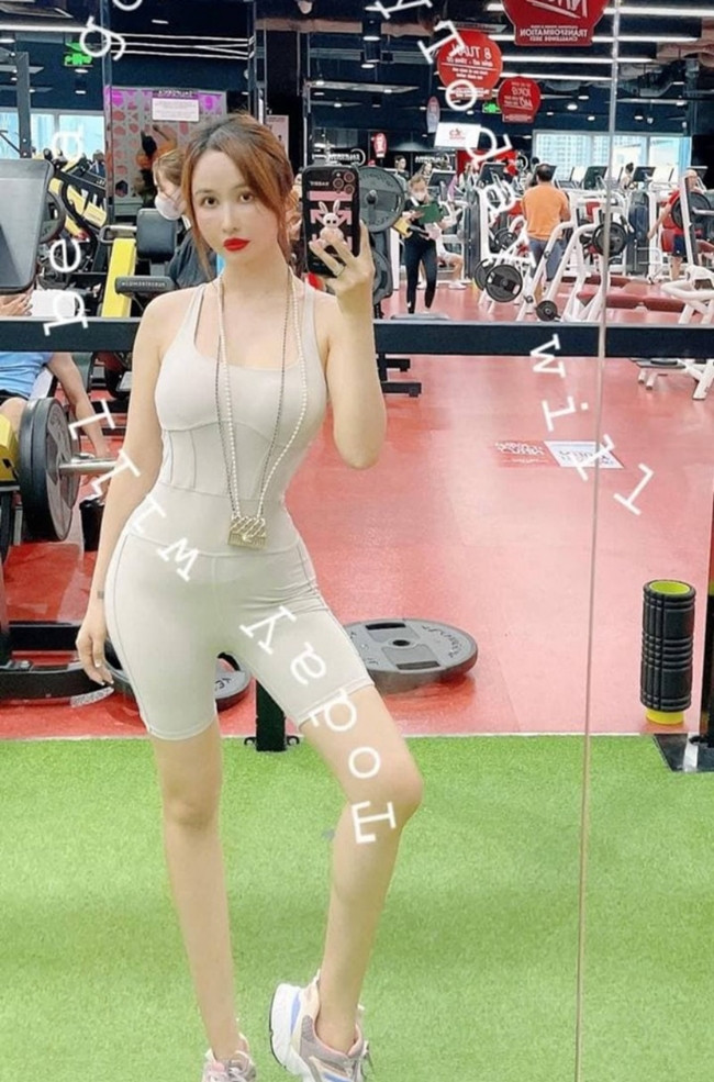 Những người đẹp trong showbiz Việt cũng không ít lần diện những bộ đồ tập có màu sắc như vậy.