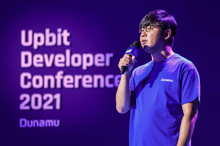 Song Chi-hyung (3,7 tỷ USD): Song Chi-hyung là nhà sáng lập sàn giao dịch tiền mã hóa Upbit tại Hàn Quốc. Ông đã kiếm rất nhiều tiền khi thị trường tiền điện tử bùng nổ tại quốc gia này, trị giá lên đến 46 tỷ USD. Theo ước tính của Forbes, Chi-hyung nắm giữ khoảng 1/4 công ty mẹ Dunamu của Upbit, được định giá 17 tỷ USD vào tháng 11/2021. Ảnh: Dunamu.