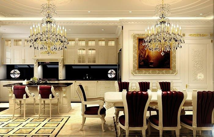 Đèn chùm là món đồ nội thất rất được chú trọng trong những căn bếp cổ điển. Chúng thường có kích thước khá lớn, không chỉ nhằm mục đích chiếu sáng mà còn là một vật trang trí, giúp nhà bếp trông sang trọng, bề thế hơn