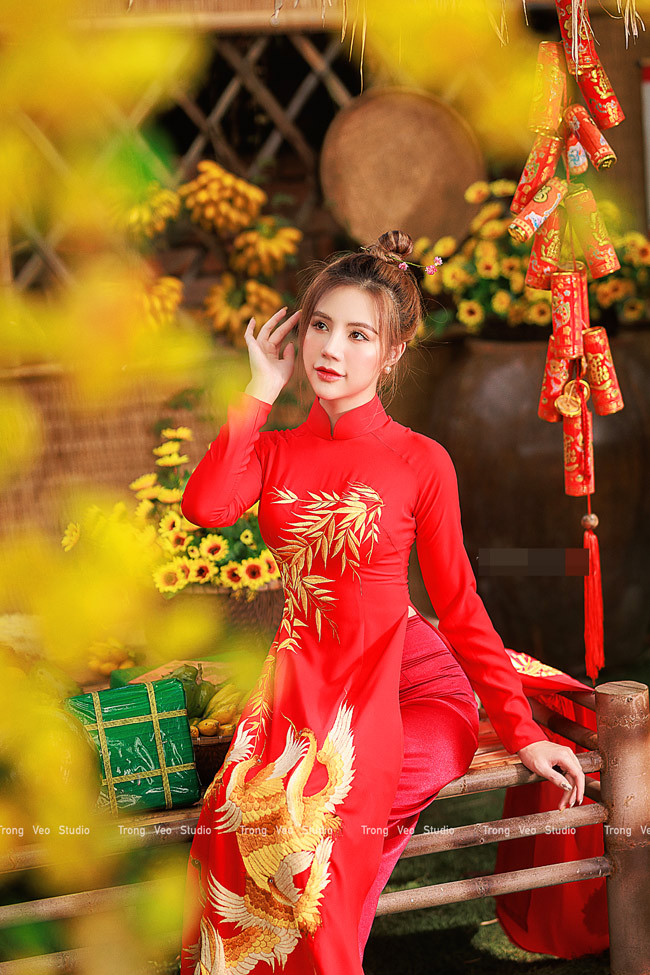 "Thời điểm nào tăng cân quá mức, mình sẽ ăn ít lại, hạn chế đồ dầu mỡ và đồ ăn nhanh. Quả thực, mình may mắn được trời phú cho vòng eo nhỏ nên nhìn khá thanh mảnh", Lin Rin nói.