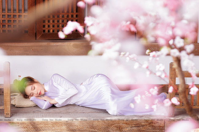 Đường cong nuột nà của hot girl Đà Lạt khiến nhiều người đắm say.
