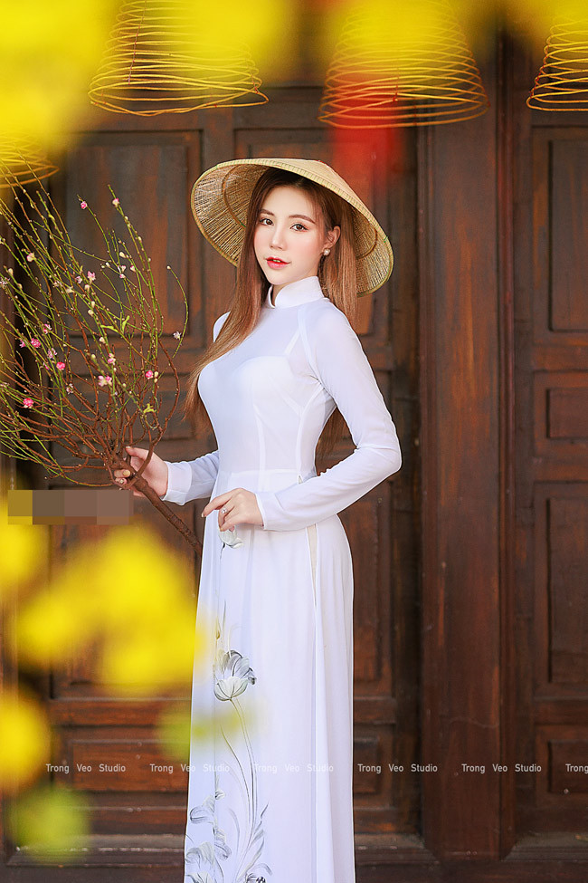 Ngày Tết đối với Linh Rin có ý nghĩa đặc biệt. Đó là dịp gắn kết cô với gia đình, là dịp sắm sửa, trang trí nhà cửa, người thân, bạn bè trao cho nhau những lời chúc tốt đẹp nhất của năm mới.