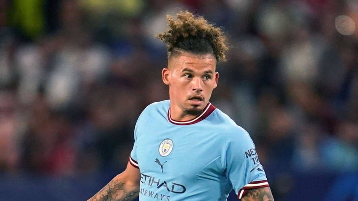 Kalvin Phillips là trụ cột của đội tuyển Anh tại EURO 2020 khi hợp với Declan Rice tạo thành bộ đôi tiền vệ trung tâm. Phillips chấn thương vai ở Man City, nhưng nhiều khả năng kịp trở lại cho World Cup 2022.