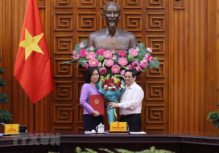 Trước đó ngày 10/9/2021, Thủ tướng Chính phủ Phạm Minh Chính ký ban hành Quyết định số 1469/QĐ-TTg về việc bổ nhiệm bà Vũ Việt Trang - Phó Tổng Giám đốc Thông tấn xã Việt Nam, giữ chức Tổng Giám đốc Thông tấn xã Việt Nam.
