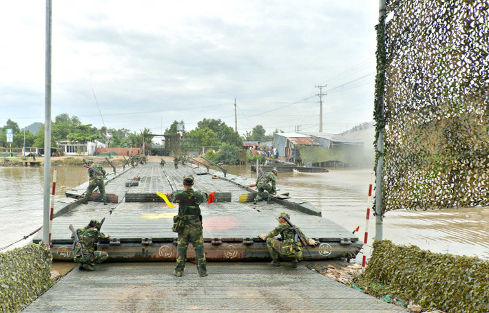 Tháng 9/2002 - 1/2003: Trung tá, Trưởng bộ môn Đường Quân sự, Khoa Cầu đường Vượt sông, Trường Sĩ quan Công binh, Binh chủng Công binh. Tháng 2/2003 - 3/2007: Trung tá, Thượng tá (8/2004), Phó Trưởng Khoa Cầu đường Vượt sông, Trường Sĩ quan Công binh, Binh chủng Công binh.