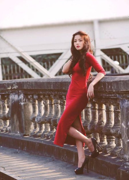 Tuy vẫn đang còn là sinh viên nhưng Ngô Lệ Quyên đã may mắn được tham gia diễn xuất trong một số bộ phim như "Khi chàng trai yêu", "Hạnh phúc mỉm cười"... Ngô Lệ Quyên sở hữu một khuôn mặt nét, đôi mắt tròn xoe đáng yêu, khuôn miệng chúm chím và gương mặt bầu bĩnh dễ mến.