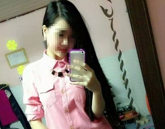 Bị chế ảnh không phải là phiền toái duy nhất mà nữ sinh đối mặt khi sử dụng mạng xã hội. Dương Nguyễn Hà Mi, 19 tuổi, sinh viên trường ĐH Hoa Sen, TP HCM cũng đã rất khốn đốn khi dính nghi án lột sạch đồ yêu râu xanh trong nhà nghỉ. Lý do xảy ra những hiểu lầm trên xuất phát từ việc một cá nhân sử dụng mạng xã hội thiếu ý thức, đã dùng hình ảnh của Mi một cách trái phép minh họa cho câu chuyện chống trả yêu râu xanh, nhằm tăng tính hấp dẫn và thu hút người xem. Ảnh: Đất Việt.