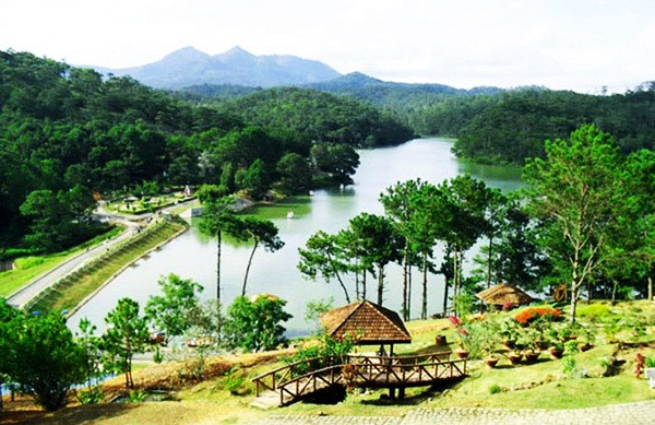 Với mô hình sáng tạo, lành mạnh, kết hợp du lịch với các hoạt động gìn giữ văn hóa, ngôi làng đã nhanh chóng trở thành điểm du lịch hút khách của tỉnh Lâm Đồng, mỗi ngày chào đón trung bình từ 200 đến 300 lượt khách.