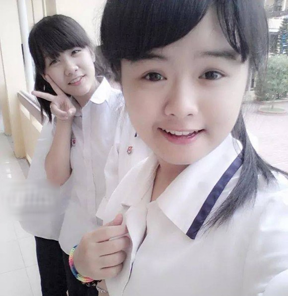 M. cảm thấy bị sốc và cô phải nghỉ học để tránh sự soi mói, chế giễu của các bạn ở trường. Nhờ sự động viên, khích lệ tinh thần từ người bạn thân, M. dần bình tĩnh để đối diện với những lời lẽ thiếu ý thức của các “anh hùng bàn phím”. Từ sự việc này, cô cũng rút ra bài học cho mình, sẽ không bao giờ đăng tải hình ảnh tự sướng một cách lung tung trên mạng xã hội, tránh bị dìm hàng. Ảnh: Đất Việt.