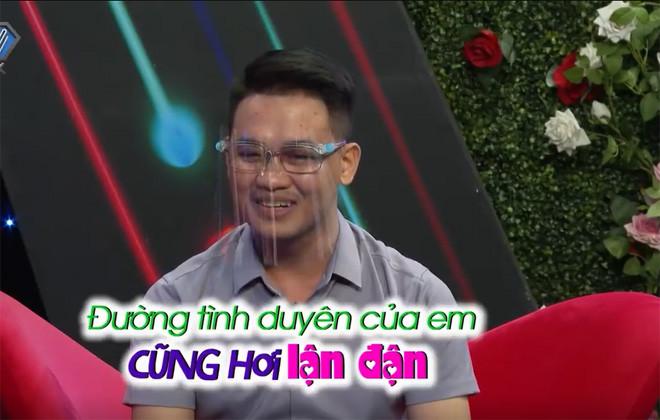 “Đường tình duyên của em hơi lận đận, cũng trải qua hai mối tình. Mối dài nhất được 7-8 năm đã kết hôn và có hai bé, bé nhỏ 4 tuổi sống với em còn bé lớn 8 tuổi sống với mẹ. Chuyện đã qua rồi nhưng vấn đề lớn nhất em phân vân là con cái sau này, không biết người tiếp theo có bao bọc con mình hay có sự phân biệt giữa con này - con kia. Em gửi con về nội ở Cà Mau được hai năm rồi”, ông bố hai con tâm sự. Lê Hà có điểm mạnh vui vẻ, hòa đồng, dễ thích nghi, biết chia sẻ; điểm yếu sống nội tâm, hay hờn vô cớ.