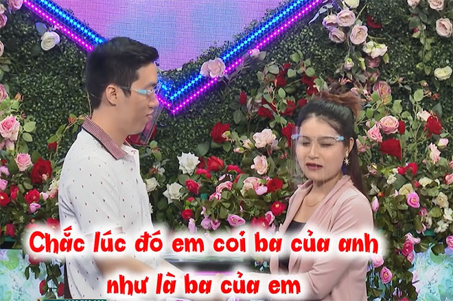 Trước nỗi đau của bạn gái, Văn Vị tiến tới nắm tay nói lời chân thành: “Anh nghe em chia sẻ về gia đình, nếu mình tiến tới thì em còn có ba anh nữa mà”. “Chắc lúc đó em coi ba của anh như ba của em. Em cảm thấy vui”, Mỹ Duyên xúc động chia sẻ.