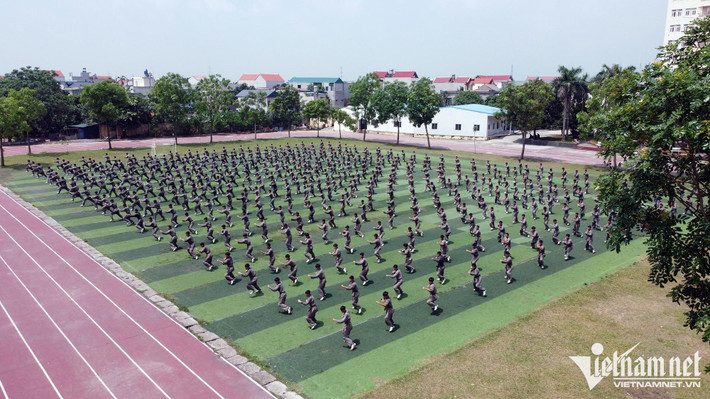 Trung tâm huấn luyện và bồi dưỡng nghiệp vụ 1 - Bộ Tư lệnh cảnh sát cơ động tổ chức tiếp nhận: 1.558 chiến sĩ tham gia khoá huấn luyện Công dân thực hiện nghĩa vụ Công an nhân dân năm 2022. Tiểu đoàn 2 có 1.205 chiến sỹ (1.199 nam, 6 nữ) được bố trí huấn luyện tại cơ sở Đại Yên, Chương Mỹ, Hà Nội và thị trấn Văn Giang, huyện Văn Giang, tỉnh Hưng Yên