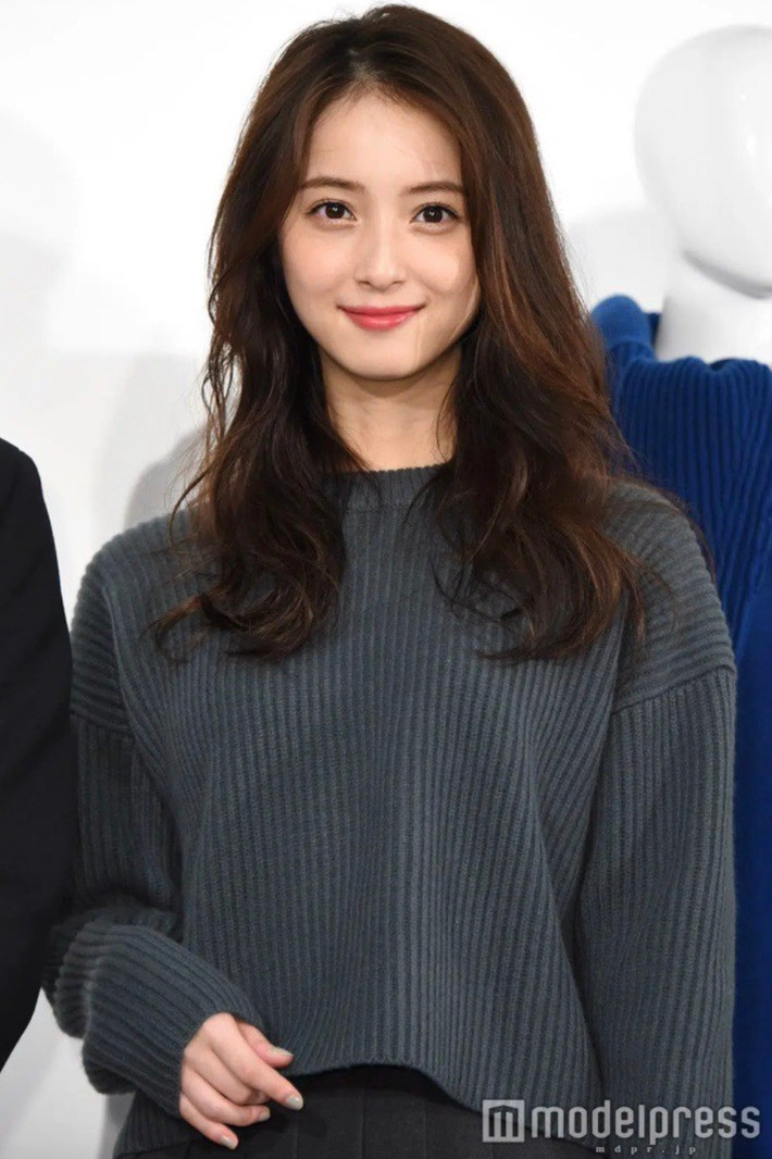 Nozomi Sasaki sinh năm 1988, cô là người mẫu kiêm diễn viên nổi tiếng tại Nhật Bản. Với vẻ đẹp vừa ngọt ngào, vừa quyến rũ, Nozomi thu hút lượng người hâm mộ đông đảo trên khắp châu Á. Cô từng được bình chọn là đệ nhất mỹ nhân Nhật Bản, một trong 100 gương mặt đẹp nhất thế giới do website điện ảnh TC Candler bình chọn. (Ảnh: IGNV)