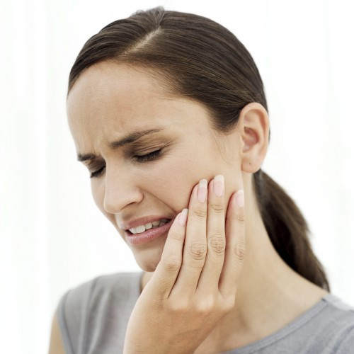 Chữa lở miệng. Một số loại hóa trị có thể gây ra lở loét miệng, còn được gọi là viêm niêm mạc miệng. Khuyến khích tránh thức ăn cay, rượu và thực phẩm nóng. Giữ miệng ẩm bằng cách uống nhiều nước cả ngày. Súc miệng bằng nước muối sau bữa ăn cũng có thể hữu ích.