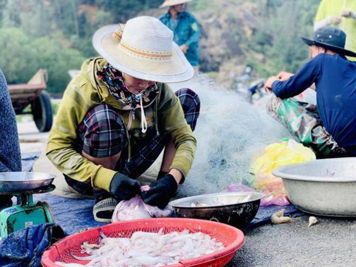 Cá khoai còn có tên gọi khác là cá cháo, là đặc sản ở các tỉnh Thanh Hóa, Hà Tĩnh, Cà Mau...