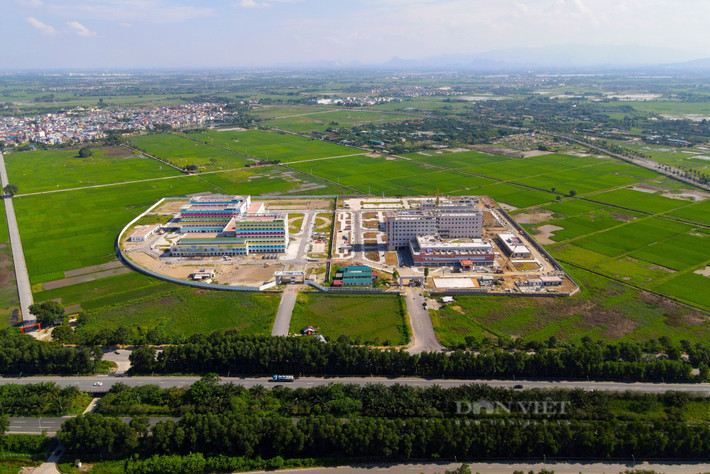 Dự án đầu tư xây dựng Bệnh viện Phụ sản Trung ương cơ sở 2 thuộc xã Ngọc Mỹ, huyện Quốc Oai, Hà Nội. Công trình có tổng mức đầu tư hơn 600 tỉ đồng, do Bệnh viện Phụ sản Trung ương làm chủ đầu tư. Dự án được khởi công vào tháng 2/2023, sau gần 20 tháng thi công, Bệnh viện Phụ sản Trung ương 2 đang hoàn thiện những công đoạn cuối cùng để chuẩn bị đưa vào hoạt động.