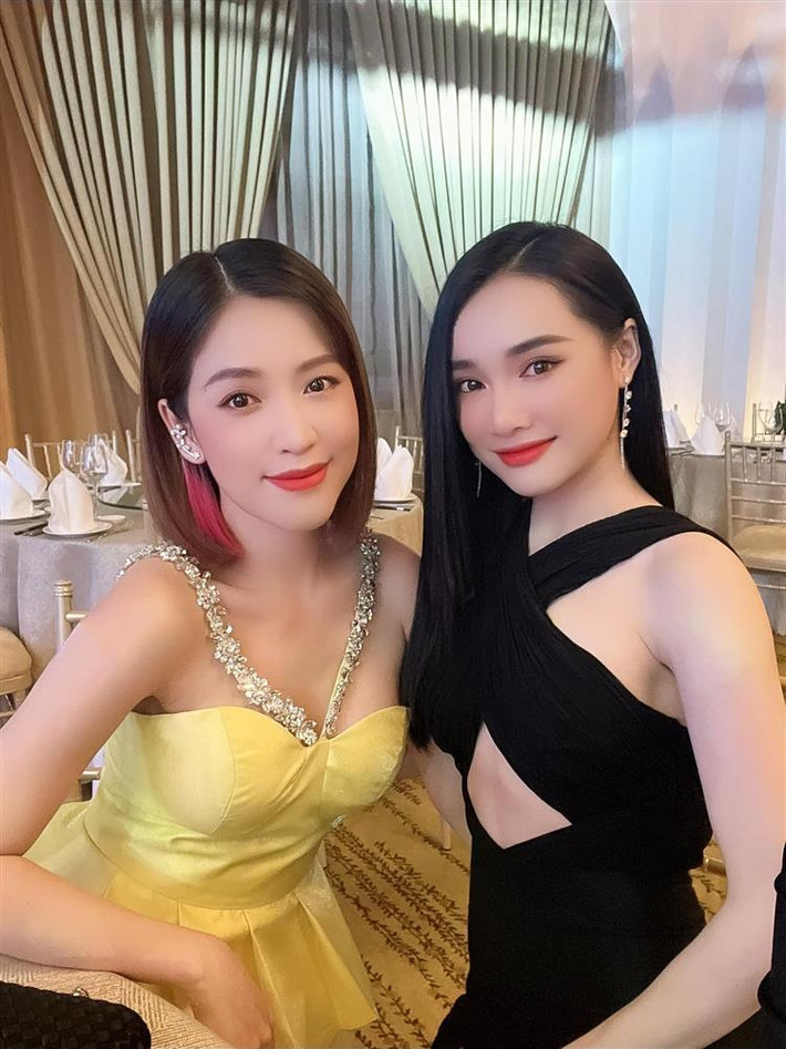những bức ảnh chụp riêng với Puka, Nhã Phương lúc này mới... giống Nhã Phương nhất. Dễ nhận thấy với những bức ảnh Puka đăng tải, gương mặt Nhã Phương trông "nuột" hơn hẳn với đường nét nhỏ gọn, làn da không khuyết điểm.