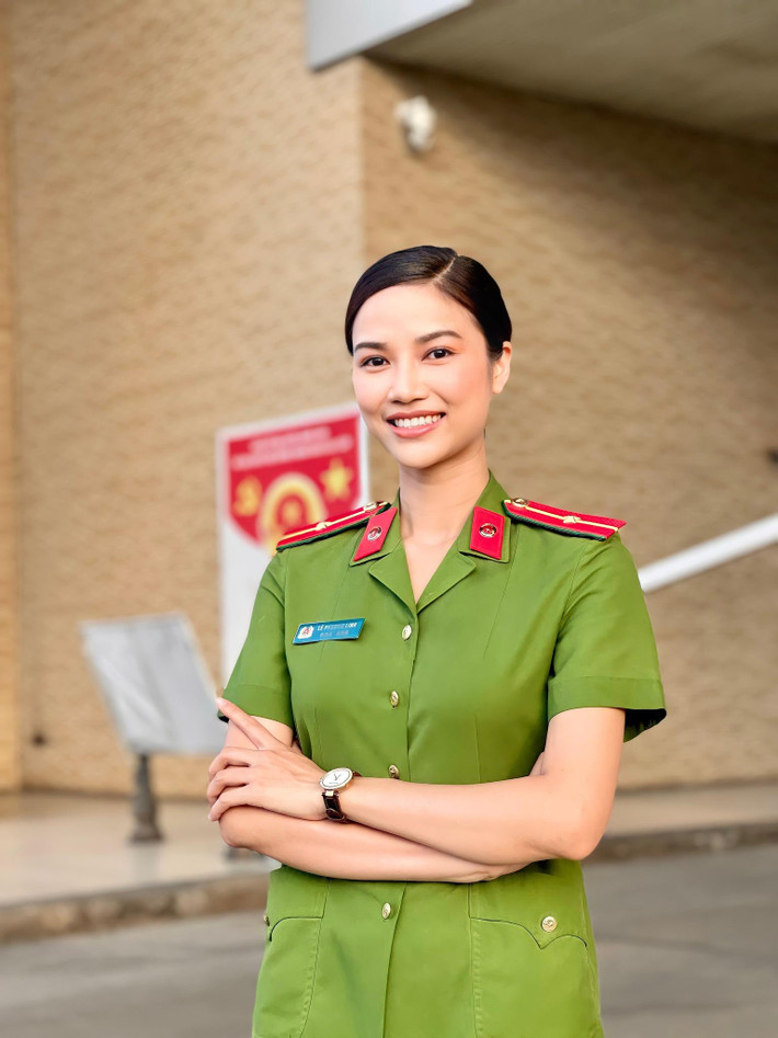 Dù phim Đấu trí chỉ mới phát sóng nhưng cũng đầy hứa hẹn về nhân vật nữ công an vừa xinh đẹp, vừa cá tính.