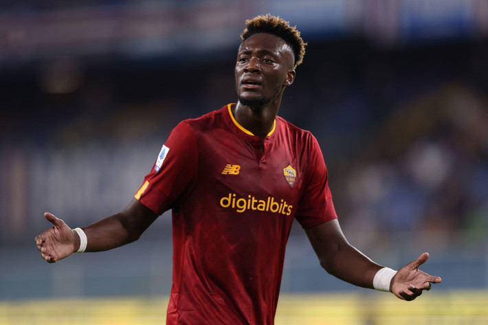 Tammy Abraham (AS Roma): Abraham lên tuyển ở đợt triệu tập gần đây, nhưng chưa thể hiện được nhiều. Mùa này, cựu sao Chelsea chỉ mới ghi 2 bàn sau 11 trận tại Serie A. Nếu không cải thiện phong độ ở các trận tới, Abraham khó có cơ hội dự World Cup 2022.