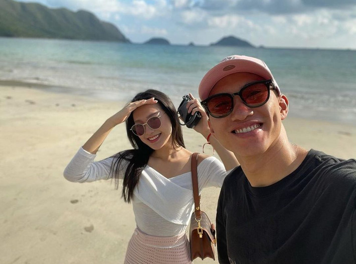 Cả hai được cho là đã lập ra một trang cá nhân chung để chia sẻ những hình ảnh "tình bể bình" được fan vô cùng yêu thích.