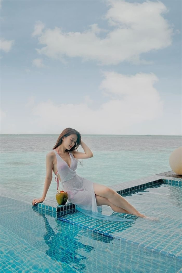 Được biết Ngô Mai Phương sinh năm 1997 tại Hải Phòng. Khi còn là sinh viên cô đã đạt thành tích Á khôi 1 tại cuộc thi Hoa khôi Sinh viên 2016. Tại cuộc thi Hoa hậu Việt Nam năm 2020, Ngô Mai Phương từng được đánh giá là ứng cử viên đầy tiềm năng. Ở tuổi 25, Mai Phương vẫn khiến nhiều người ngỡ ngàng với nhan săc trẻ trung xinh đẹp tươi sáng như tuổi 18. Thậm chí nhiều ngươi còn dí dóm nếu cô tiếp tục thi đấu tại các cuộc thi sắc đẹp thì ngôi hậu là chắc cầm tay.