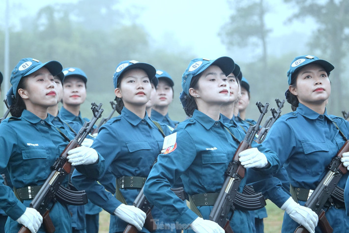 Các bóng hồng của Khối nữ dân quân miền Bắc.