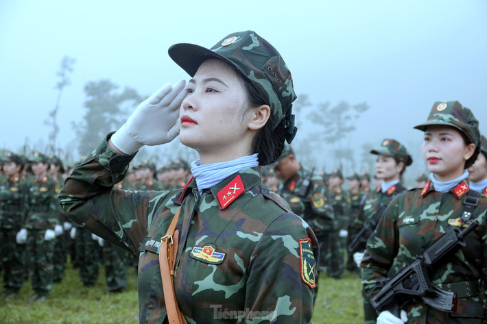 Trung úy quân nhân chuyên nghiệp Hoàng Thị Thu - Khối trưởng Khối nữ Gìn giữ hòa bình Việt Nam cho biết, khối có 120 nữ quân nhân chính thức và dự bị được tuyển chọn từ các đơn vị thuộc Quân khu 3 (khối chính thức gồm 104 người, tính cả Tổ Quân kỳ).