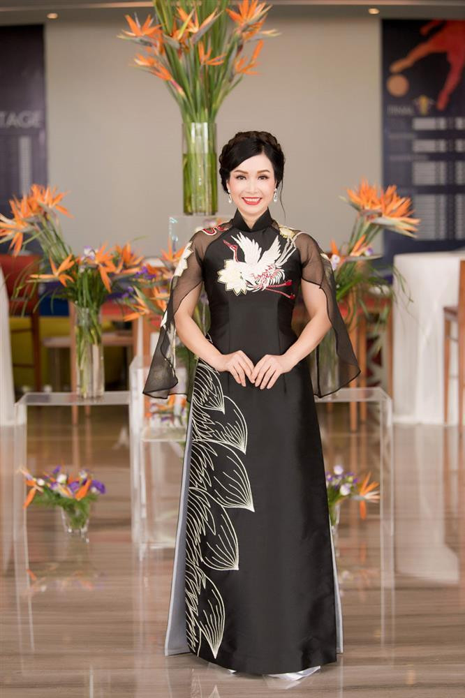 Khi được hỏi 'Hoa hậu nào mà anh cho là tiêu biểu cho các hoa hậu Việt Nam?'- tôi đều nói: Đó là hoa hậu đầu tiên của nước Việt Nam thống nhất Bùi Bích Phương", nhà thơ Dương Kỳ Anh bày tỏ.
