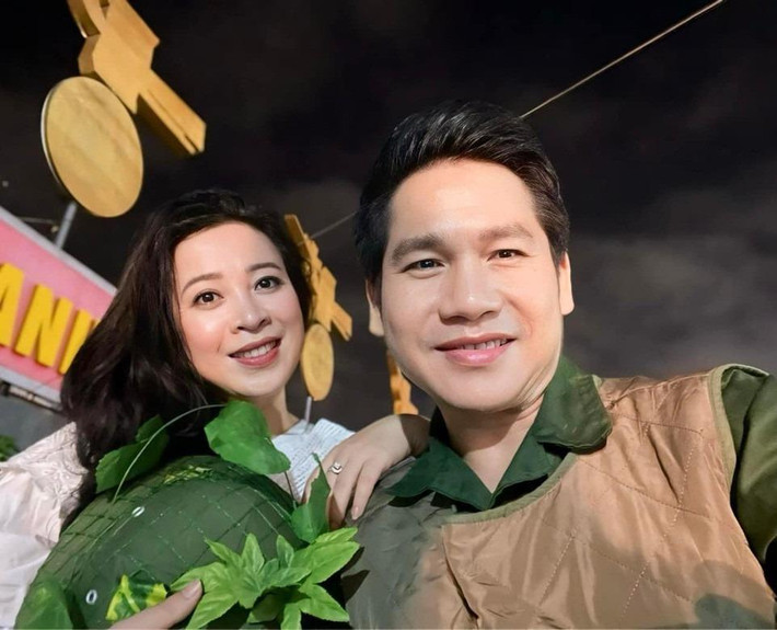 hông chỉ thành công trong sự nghiệp, Trọng Tấn còn có cuộc hôn nhân viên mãn và khối tài sản đáng ngưỡng mộ. Hiện tại, vợ chồng nam ca sĩ cùng các con sinh sống ở Hà Nội. Chị Thanh Hoa, vợ ca sĩ Trọng Tấn là hậu phương vững chắc giúp chồng phát triển sự nghiệp.