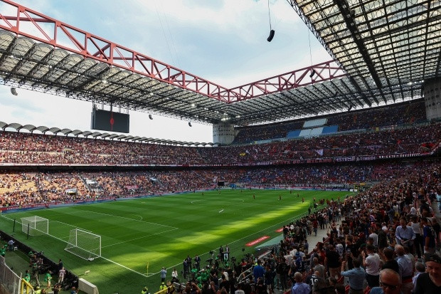 9. Đội bóng Italy có CĐV tới sân đông hơn AC Milan vào năm 2022 là đối thủ Inter Milan. Hai đội bóng chơi trên cùng sân vận động. Inter có nhiều hơn 716 người hâm mộ đến sân so với đối thủ.