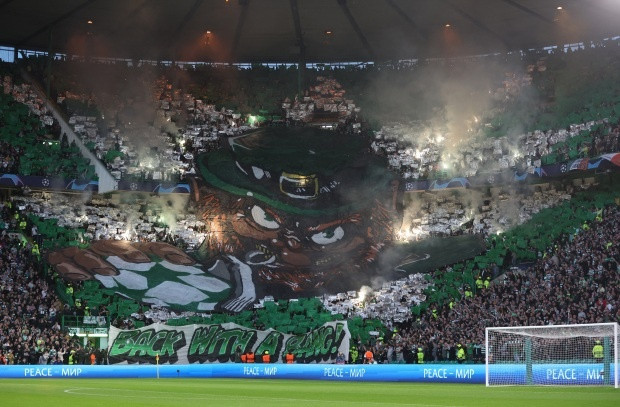 8. Nhà vô địch Scotland Celtic được hậu thuẫn cực kỳ ấn tượng trên sân nhà. Cổ động viên của họ tạo ra bầu không khí cuồng nhiệt trong các trận đấu Champions League. Sức chứa sân vận động của Celtic là 60.832 chỗ còn số người đến sân trung bình là 58.480.