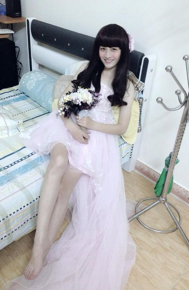 Lin Jay, tên thật là Lê Thảo Linh (SN 1994), là một trong những gương mặt khá nổi trên mạng xã hội nhờ sở hữu phong cách tomboy cá tính.