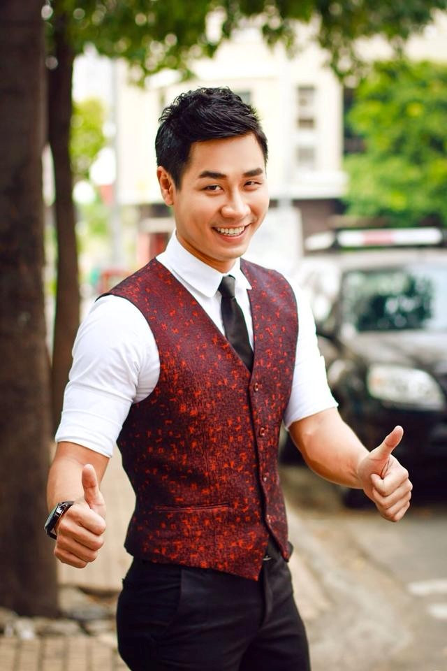 Không chỉ ghi điểm với lối dẫn duyên dáng, hóm hỉnh và thông minh, chàng MC mắt híp còn sở hữu một lượng fan nữ không hề nhỏ nhờ gương mặt điển trai và gu thời trang tinh tế.