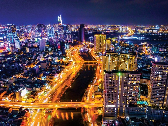 Cũng theo định hướng, TPHCM sẽ là đô thị thông minh, thành phố dịch vụ, công nghiệp hiện đại và kỳ vọng trở thành trung tâm kinh tế, tài chính châu Á.