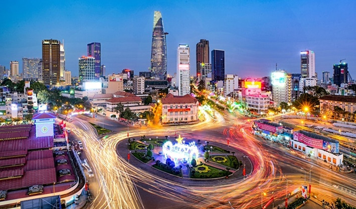 Đến năm 2030, sẽ là thành phố dịch vụ, công nghiệp hiện đại, thành phố văn hóa, đầu tàu về kinh tế số, xã hội số, GRDP bình quân đầu người khoảng 13.000 USD và là trung tâm về kinh tế, tài chính, thương mại, khoa học - công nghệ và văn hóa của khu vực Đông Nam Á.