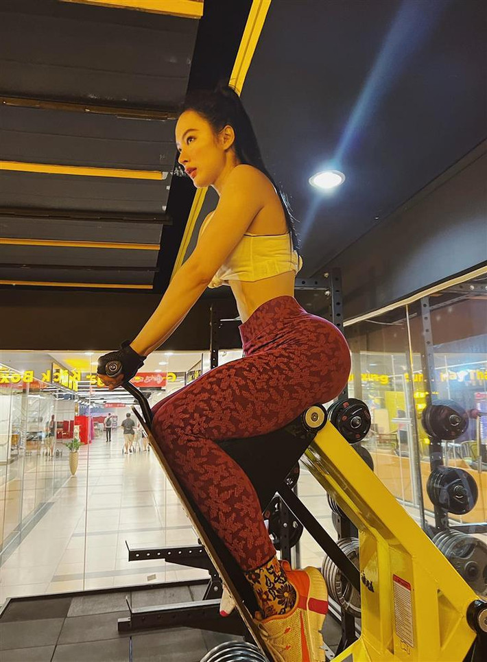 ody 6 múi "xôi thịt" hiện tại của Angela Phương Trinh.
