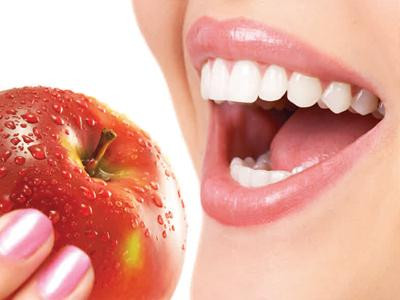 Tiến sĩ Chepeha giải thích: "Miệng là một khu vực rất nhạy cảm. Chúng ta biết hệ thống miễn dịch rất quan trọng trong ung thư khoang miệng, nhưng hóa trị lại ức chế hệ thống miễn dịch. Nếu một người bị suy nhược, họ không thể đáp ứng được hóa trị".