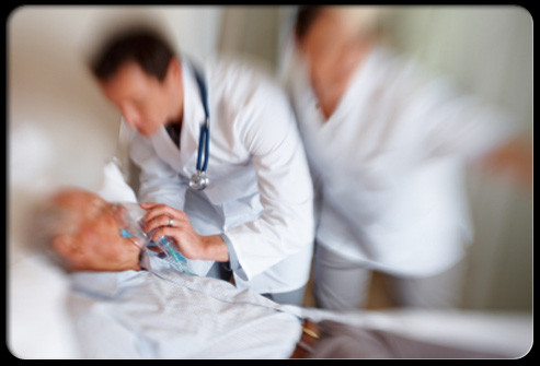 Bệnh tim. Rung nhĩ, trong đó buồng trên của tim (tâm nhĩ) co giật hỗn loạn hơn, có thể gây ra cục máu đông dẫn đến đột quỵ.Rung thất gây ra co giật hỗn loạn trong buồng bơm chính của tim (tâm thất) làm mất ý thức, trong trường hợp không điều trị ngay có thể dẫn đến tử vong.