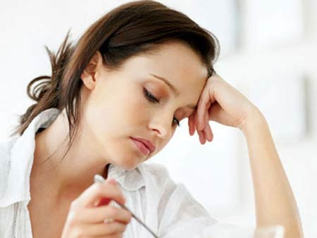 4. Trong quá trình điều trị, tâm lý lo sợ ảnh hưởng nhiều đến sức khỏe của bệnh nhân khiến họ rơi vào tình trạng mệt mỏi, suy nhược.