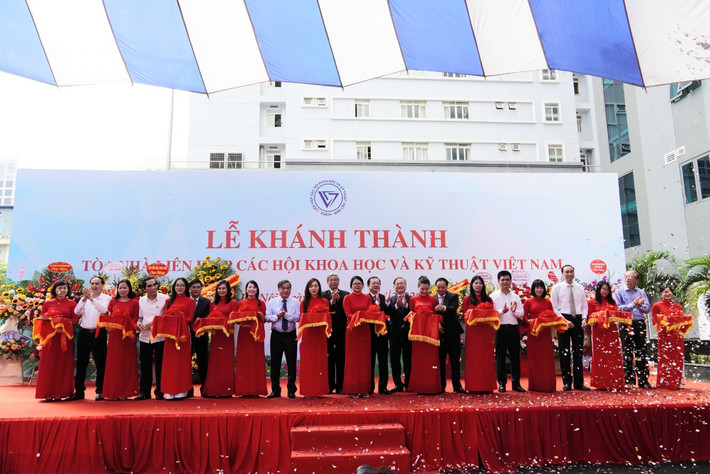 Buổi lễ khánh thành trụ sở Liên hiệp Hội Việt Nam diễn ra thành công tốt đẹp.