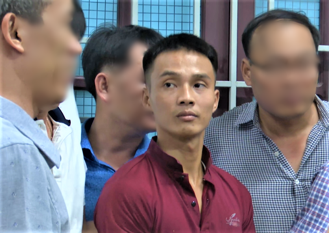 Trước đó, Sự là quân nhân Quân khu 1 (tỉnh Thái Nguyên). Trong thời gian công tác, Sự thường xuyên trộm cắp và đào ngũ khi là binh nhì. Năm 2012, Sự sát hại chủ quán cà phê ở quận Long Biên (Hà Nội) để cướp tài sản. Năm 2013, Tòa án Quân sự Quân khu 1 tuyên phạt Sự tù chung thân về các tội Giết người, Cướp tài sản và Đào ngũ. (Ảnh Sự trong lần vượt ngục trước đó)