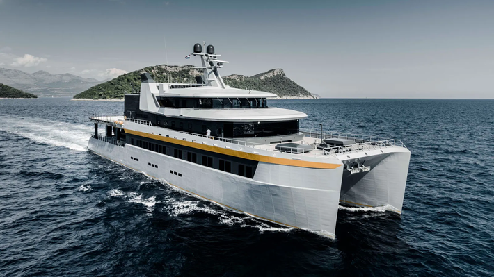 Theo Boat International, hãng tàu Astilleros Armon của Tây Ban Nha mới đây đã công khai những hình ảnh đầu tiên của siêu du thuyền "Nebula".