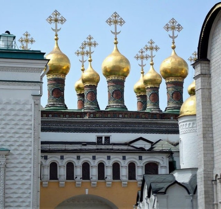 Chính vì vậy, có thể kết luận rằng điện Kremlin không chỉ là một công trình vĩ đại mang tính lịch sử, mà nó còn là pháo đài "bất khả xâm phạm", là niềm tự hào của nước Nga (Nguồn ảnh: Livejournal).