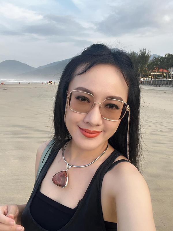 mỗi thời điểm khác nhau, da có những yêu cầu riêng bởi vậy bạn cần thay đổi chu trình chăm sóc để thích ứng. Và BTV Hoài Anh cũng nhận thức được rõ ràng điều trên.