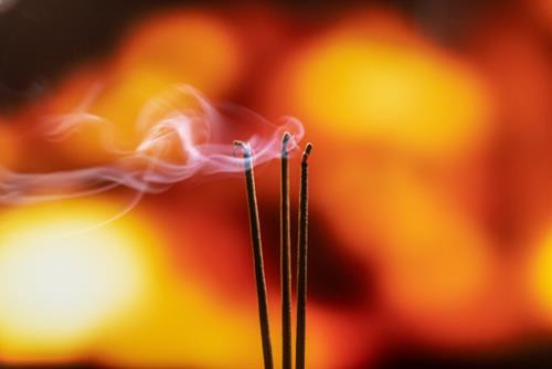 Theo quan điểm về mặt phong thủy và tâm linh, những số lẻ như 1, 3, 5, 7 và 9 này được coi là số dương, tượng trưng cho may mắn. Còn số chẵn như 2, 4, 6 và 8 là số âm, tượng trưng cho điềm xui, không may mắn.