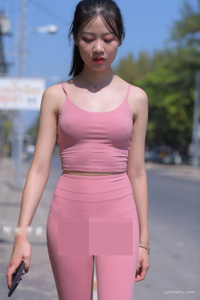 Hãy trả quần tập về đúng vị trí của nó là dành cho tập luyện thể thao và ở trong phòng kín đáo.