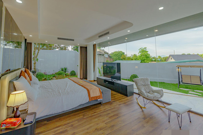 Một phòng ngủ khác với tầm nhìn rất chill và đẹp mê mẩn.