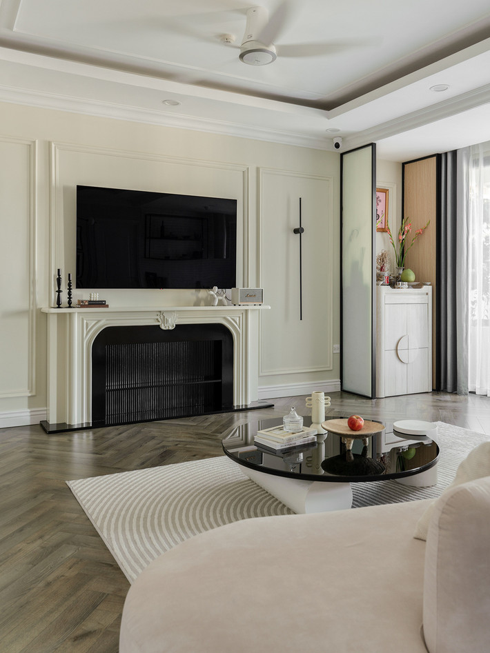 Nhóm đã lựa chọn phong cách Parisian làm chủ đạo cho căn hộ. Đây vốn là một thiết kế bắt nguồn từ châu Âu, phong cách nội thất Parisian cũng đang dần trở nên phổ biến. Parisian mang hơi thở của Paris vào trong nội thất của căn nhà cũng như căn hộ.