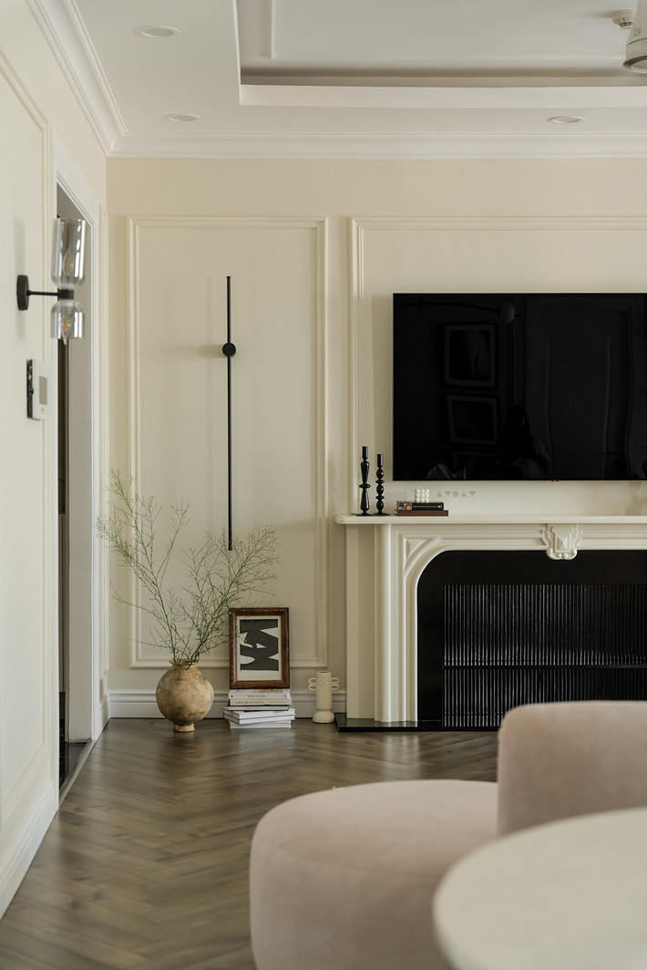 Paris là một trong những thành phố lộng lẫy bậc nhất thế giới. Sự quý phái, kiêu kỳ là điều dễ thấy. Từ văn hoá, thời trang đến nghệ thuật, ẩm thực đều toát lên vẻ đẹp tráng lệ. Kiến trúc và nội thất của Paris cũng không phải ngoại lệ.